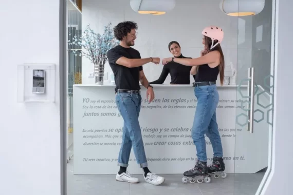 FRONT-DESK-2-min-1024x683